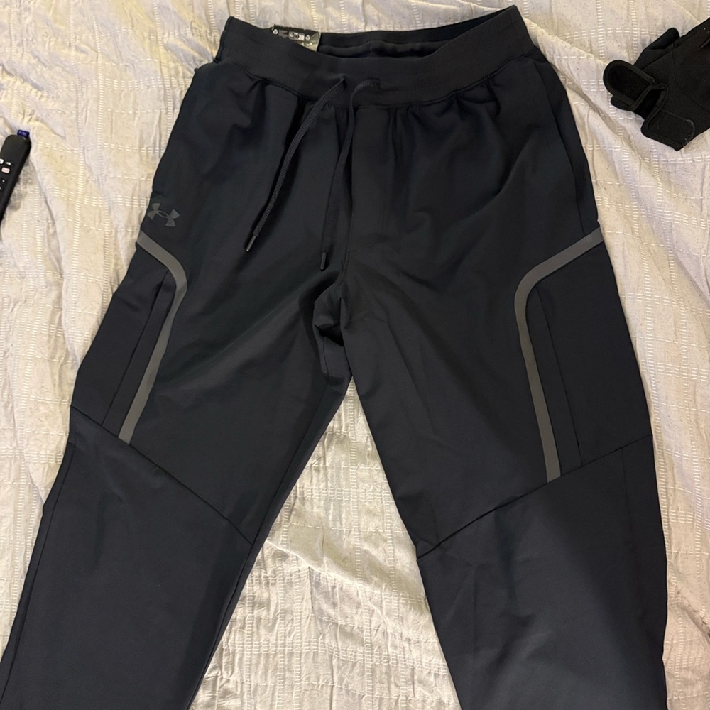 Under Armour Men's Dark Gray Jogger Pants